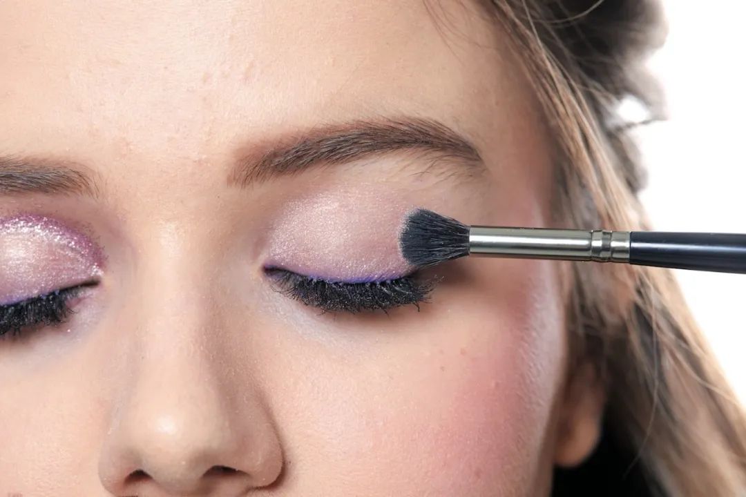 靓妆魅惑,亮闪闪玫瑰金妆容教程