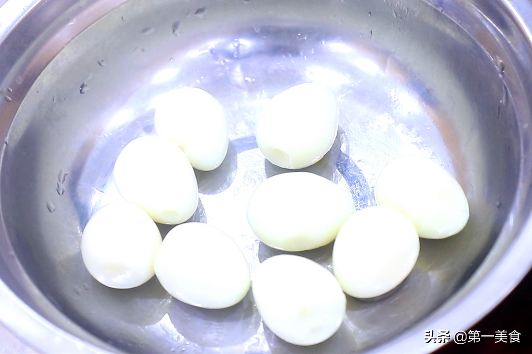 怎么剥鹌鹑蛋又快又好看,剥鹌鹑蛋的小窍门