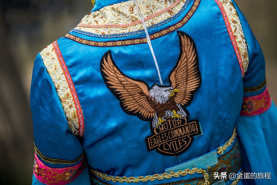 最近比较火的民间体育赛事,达斡尔族传统曲棍球视频