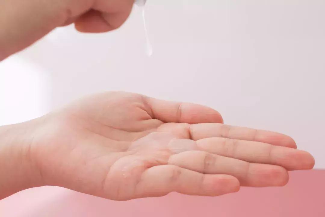 韩国小灯泡美白精华怎么样,韩国小灯泡精华真的能变白吗