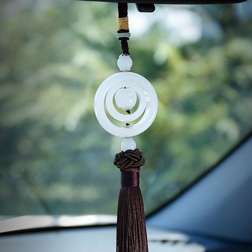 汽车内饰摆件可以挂吗,汽车内饰放的小挂件