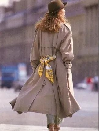 刘欢戴丝巾拍照姿势 (刘欢的老婆正面照)