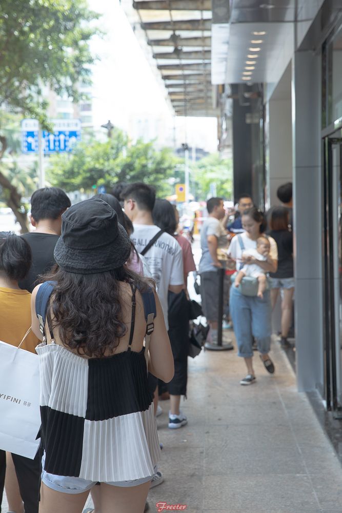 强烈推荐网红饮品打卡,头顶40度高温