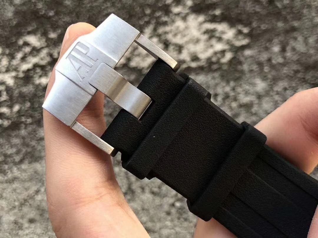 3000入手的爱彼15703顶级工艺！把路人惊呆！