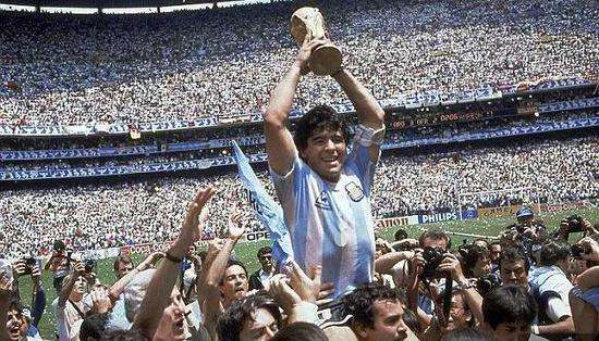 中国乔丹手中的是乒乓球吗,乔丹体育乒乓球