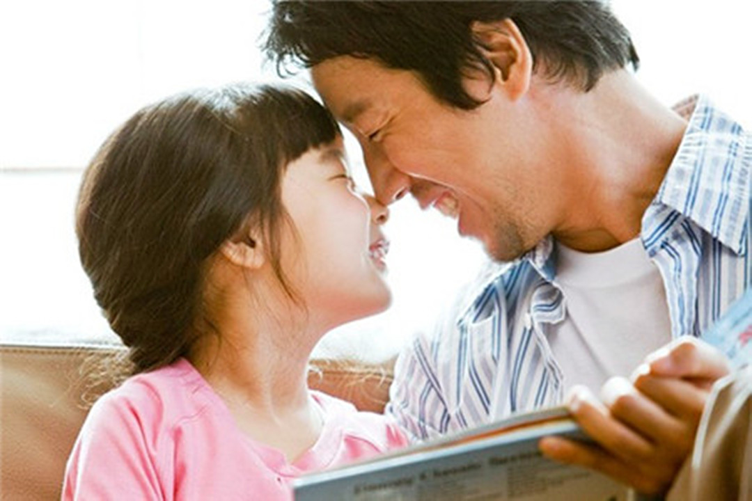 我老公被抢走了，女儿长大后太黏爸爸，妈妈哭笑不得