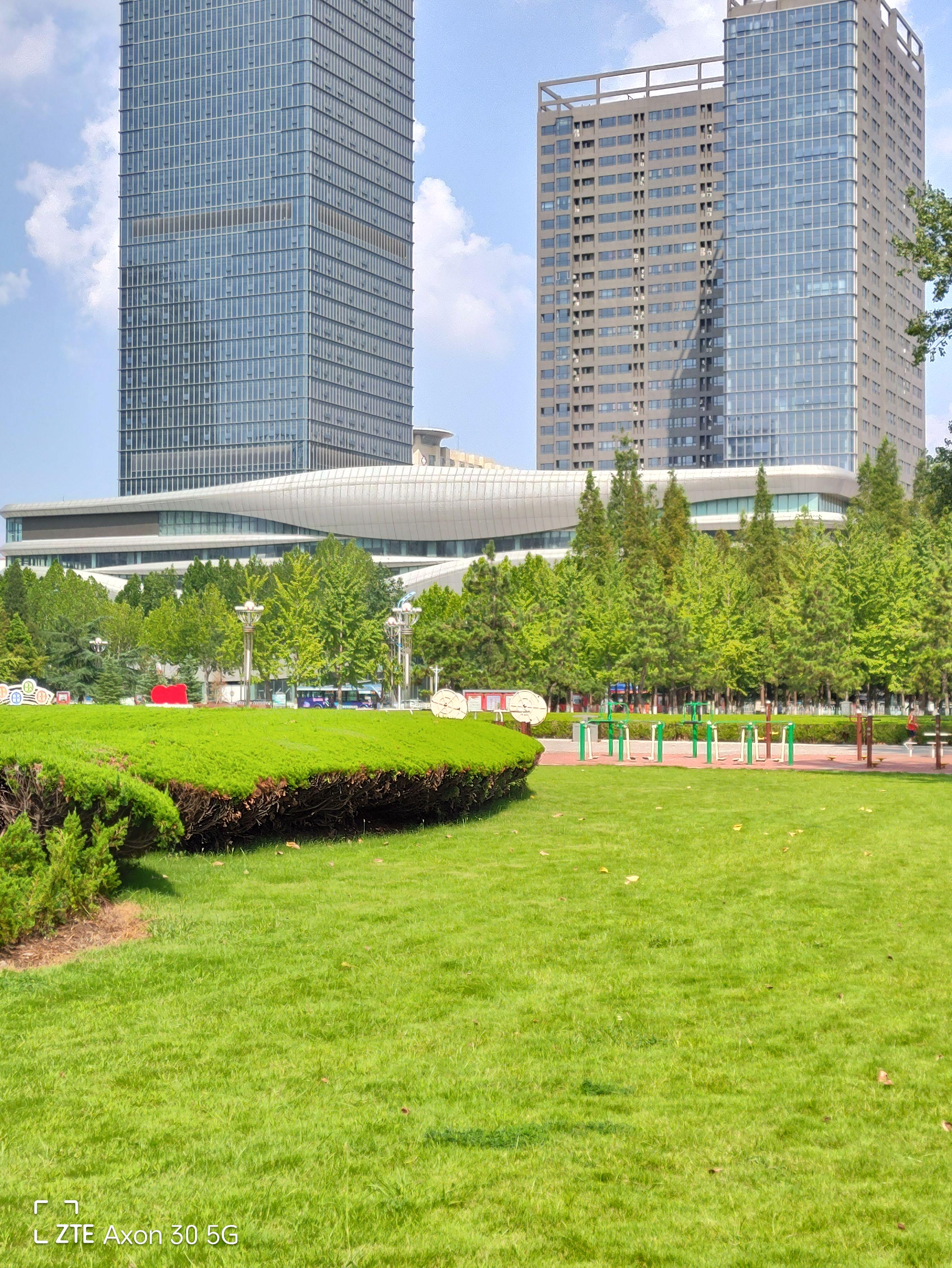 中兴axon305g屏下摄像手机,中兴axon30u和oppofindx3pro