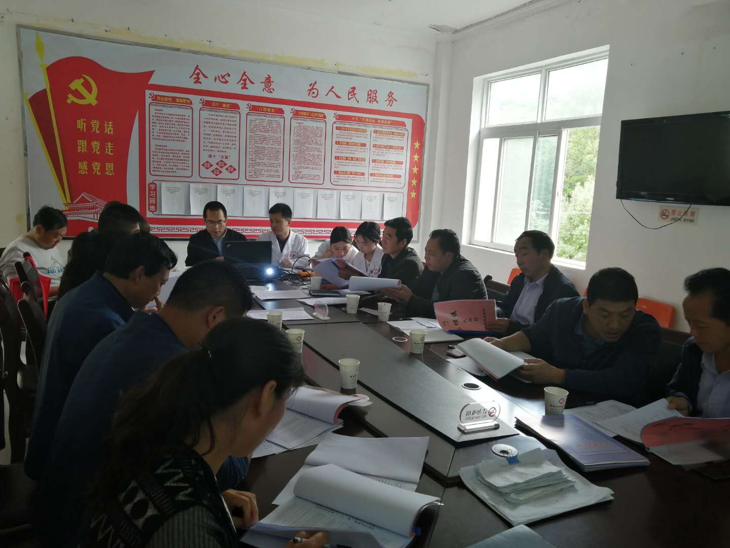 医院健康扶贫工作督导检查报道,卫生健康局扶贫工作汇报