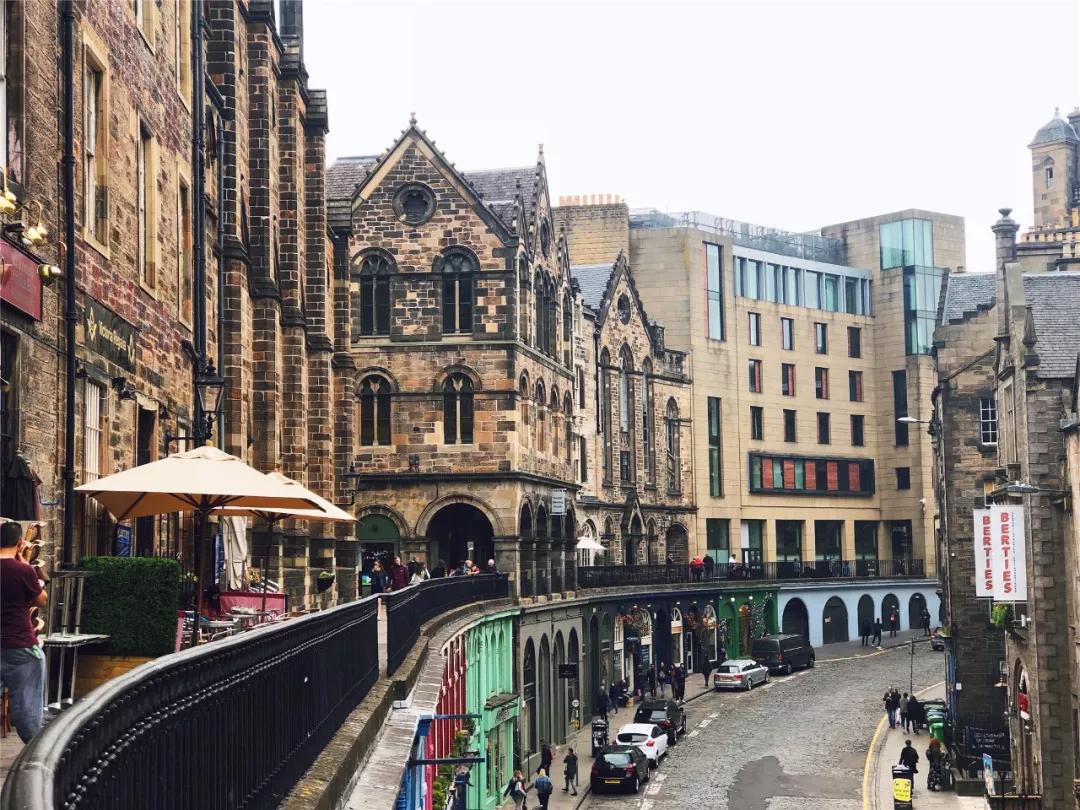 申请英国本科第三年即top-up课程,申请英国大学本科a-level成绩要求