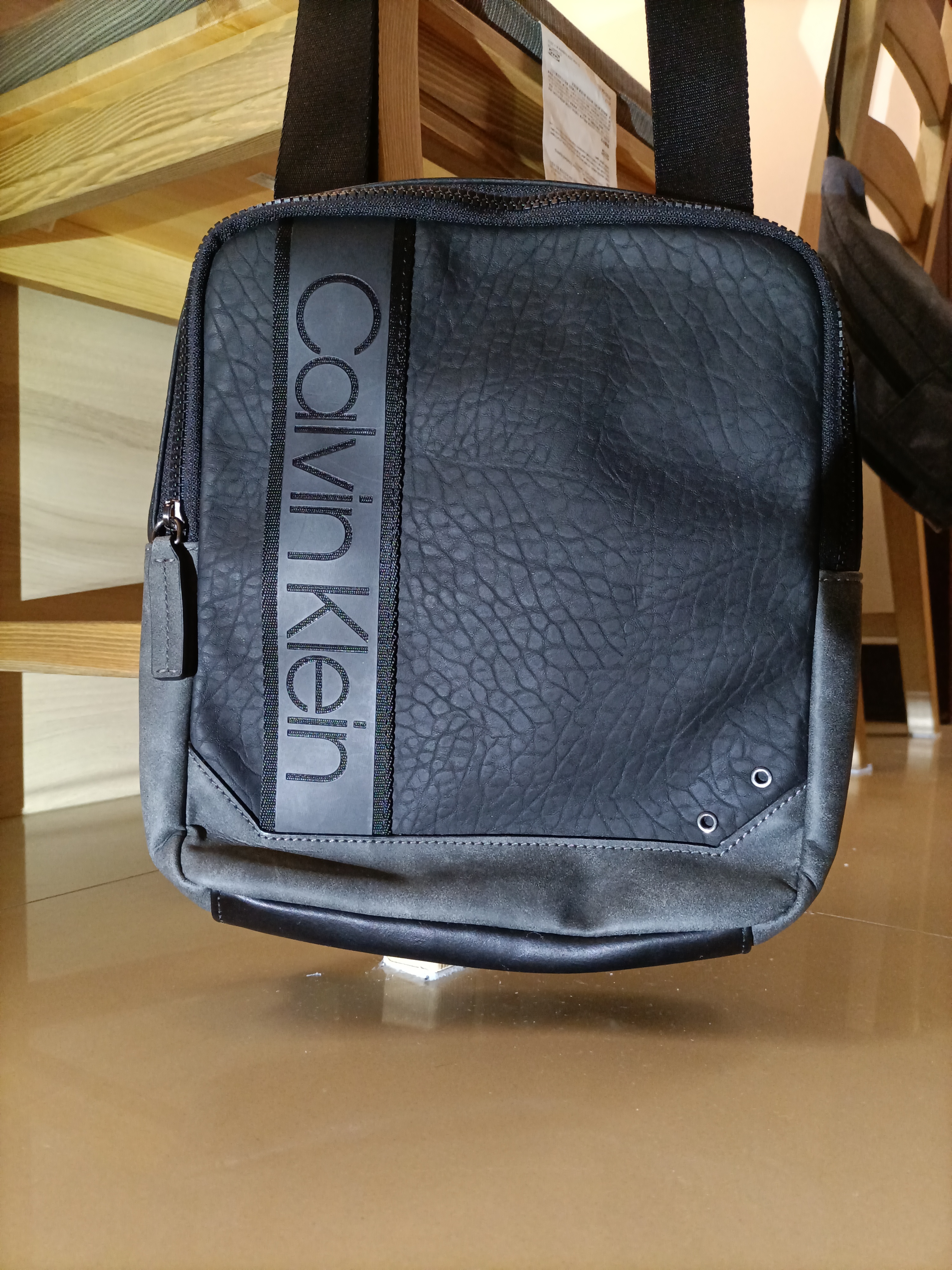 如果你认为「CK」只卖*裤内**，那就大错特错了