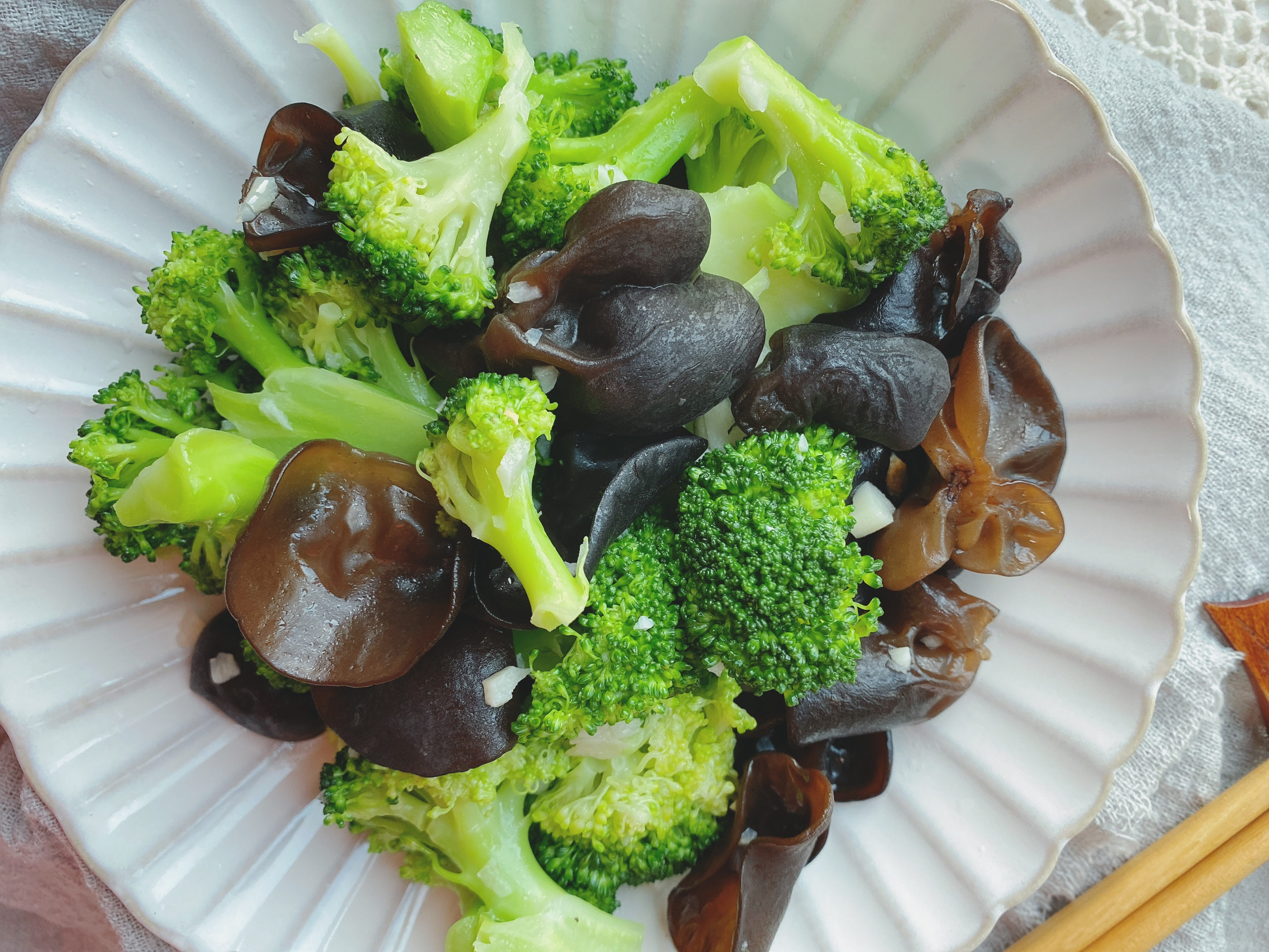 木耳怎么泡发更好吃,木耳的泡发和吃法