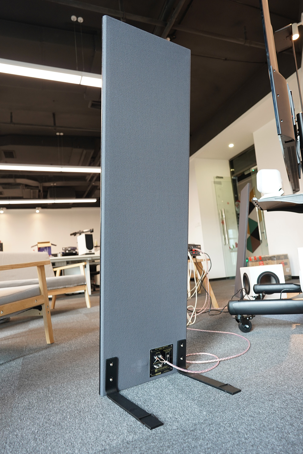 和静电音响不一样？磁力平板音响MagnepanLSR试用