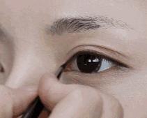 怎么画眼妆才不显脏,怎么防止眼妆花