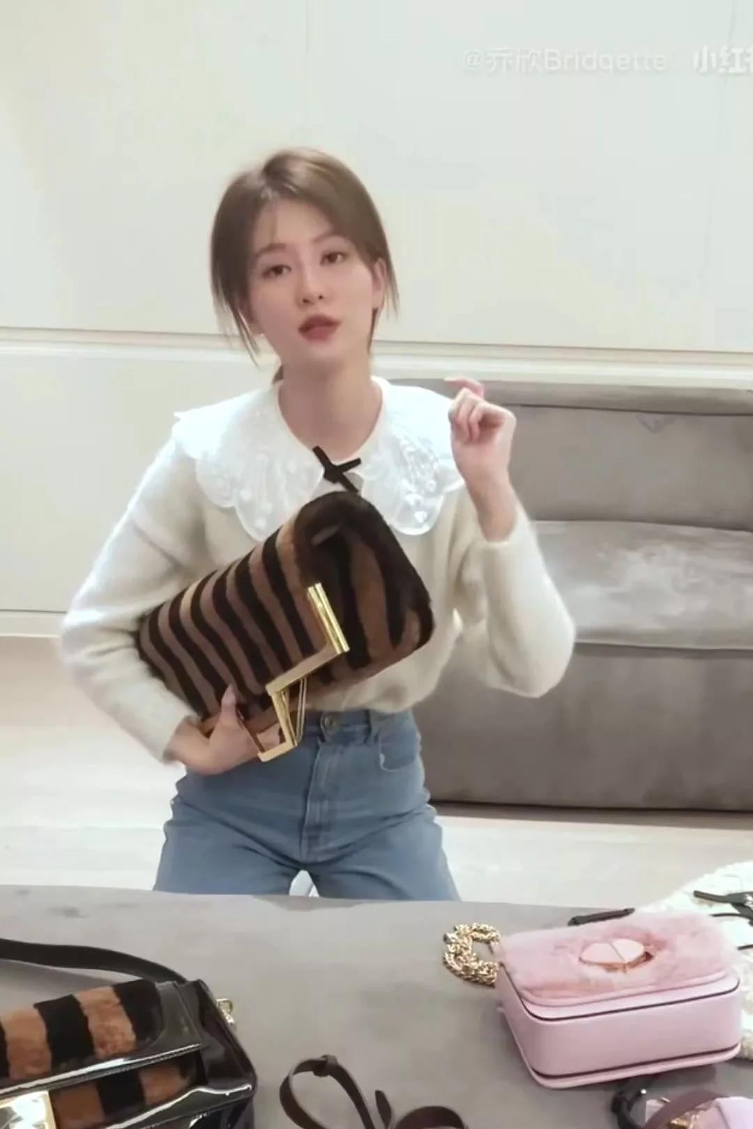 乔欣的包能装下什么,乔欣真的很有钱吗