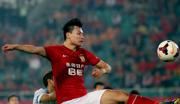 现代足球不打中路,现代足球不重视前腰吗