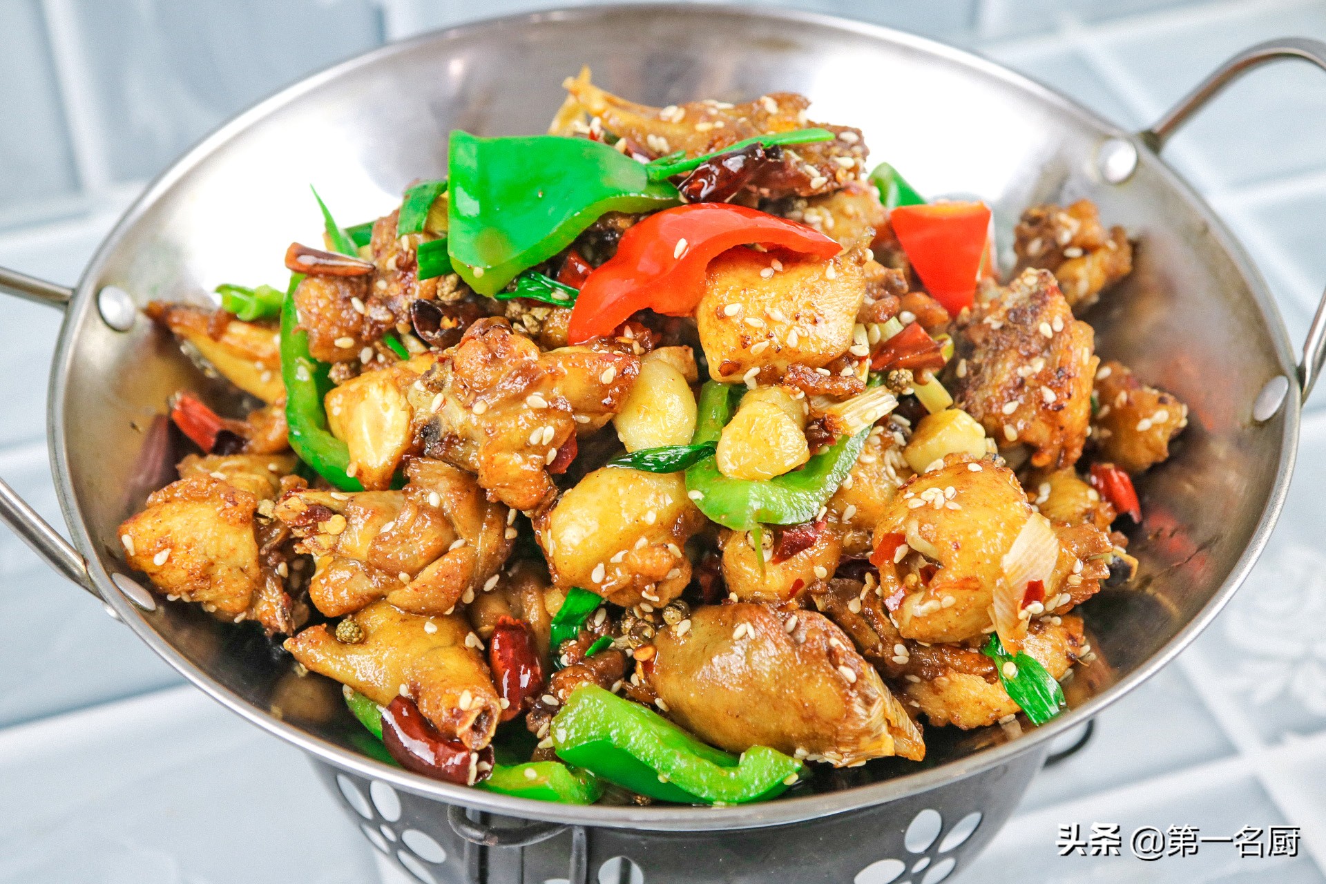 香辣干锅鸡怎么做才好吃,正宗大厨干锅鸡的做法