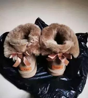 买了一双鞋收到一双鞋垫,买了双鞋子商家发了双袜子