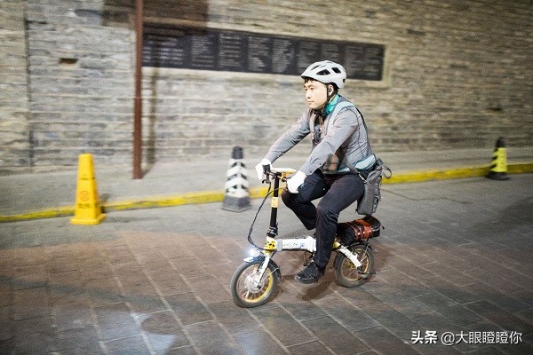 一个三线城市的代驾江湖，有人在歌唱，有人在谩骂，也有人在搏命