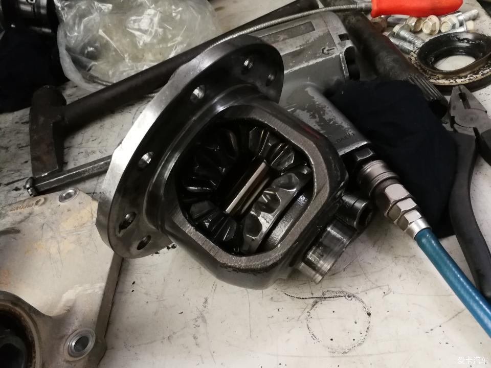 途达2021款2.5t柴油版越野视频,2021款途达四驱七座越野视频