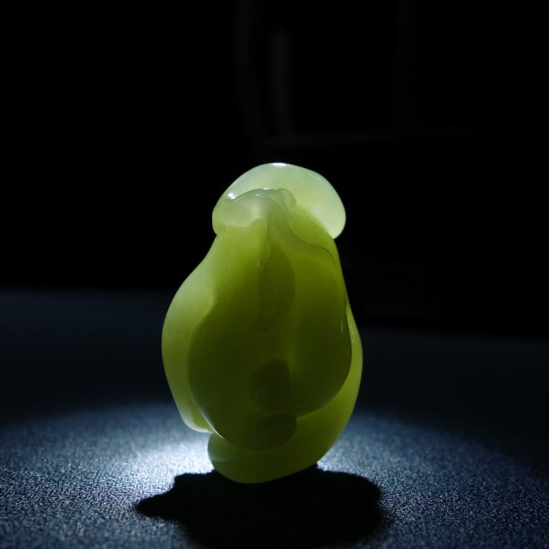 和田玉浅青玉怎么识别真假,和田玉俄籽料辨别真假方法