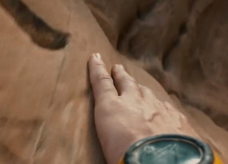 又渴又疼！手臂被石头卡住五天五夜？这部电影告诉你如何断臂求生