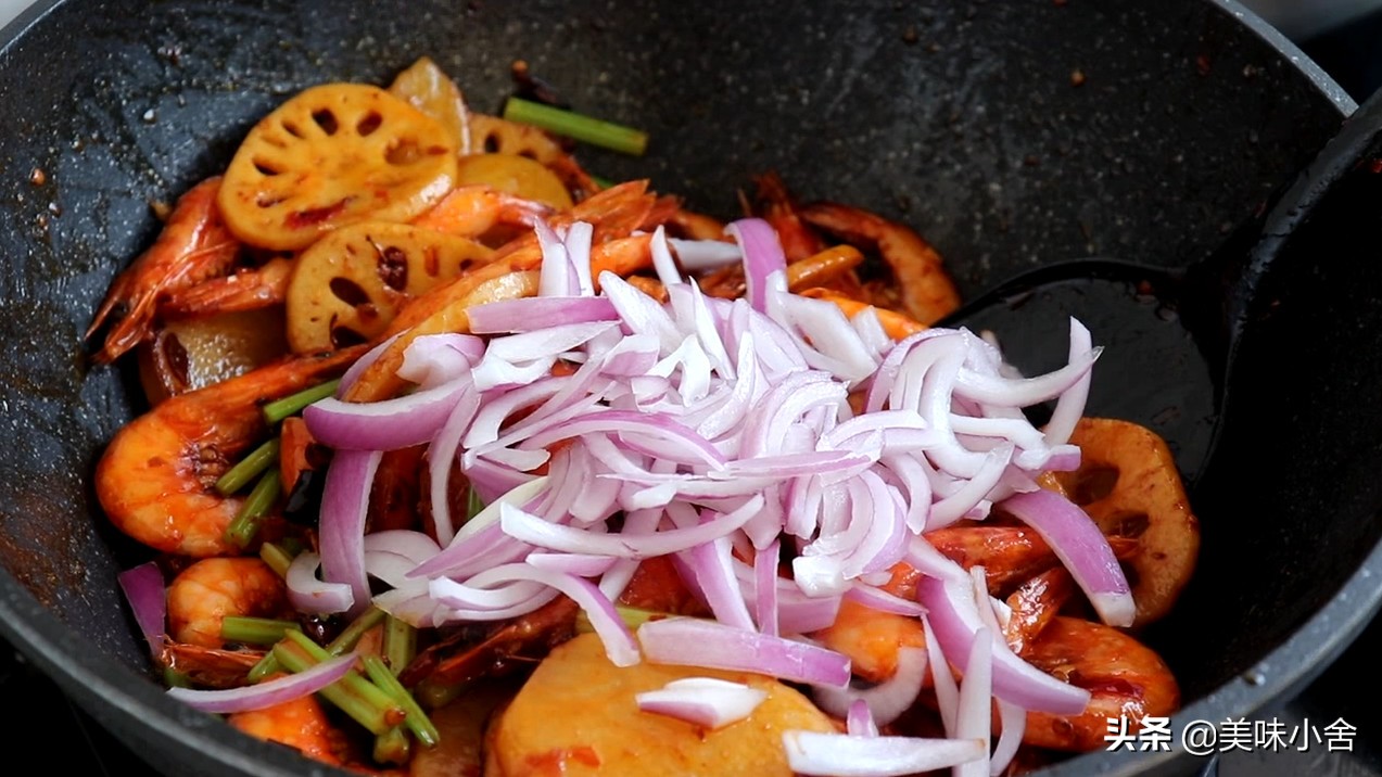 麻辣干锅虾比白灼好吃太多了,做麻辣干锅虾用火锅底料怎么做