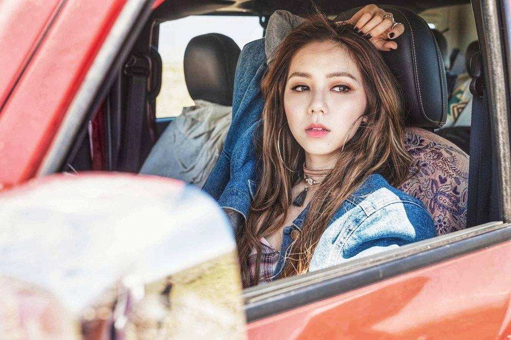 邓紫棋皮裤女王,皮裤女王邓紫棋小品