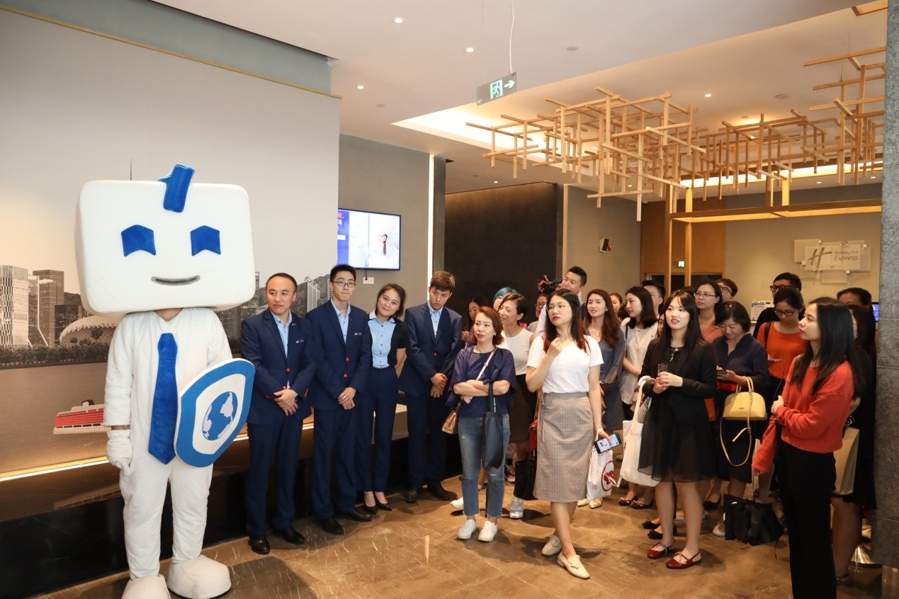 深圳市满京华国际艺展中心,深圳满京华直播