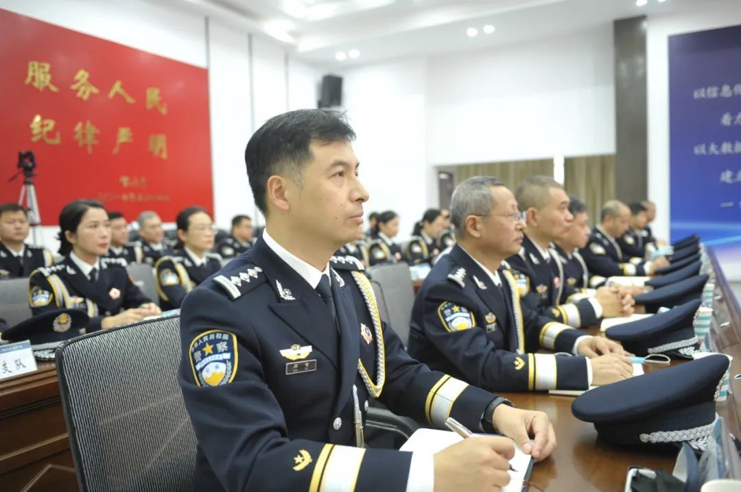 警礼服列装仪式合影,警礼服的列装充分体现了什么