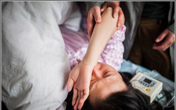 宫缩时产妇疼得死去活来,宫缩疼和胎儿撑得疼区别