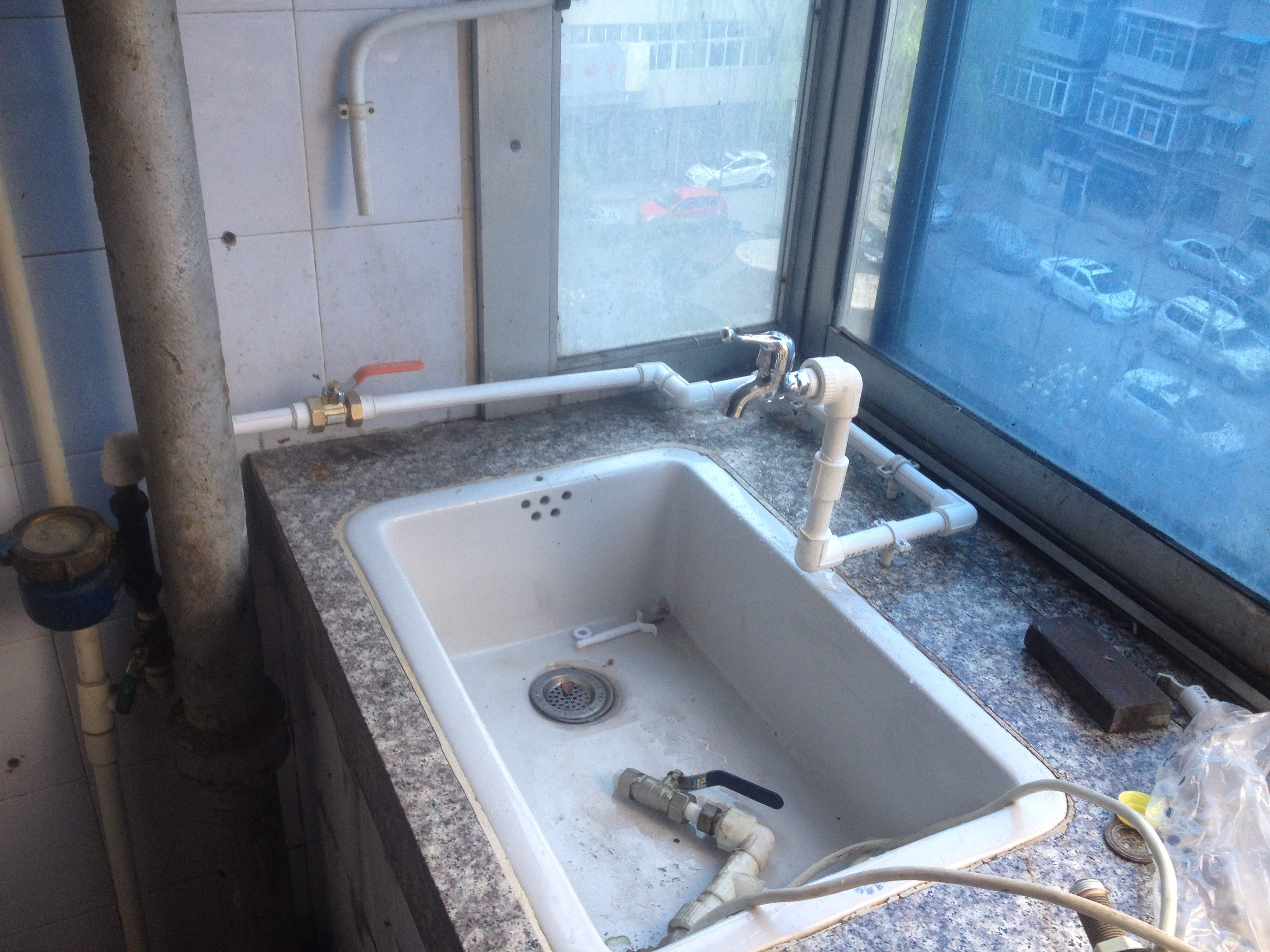 花200买个水龙头，砸开一看都是水泥，商家却说不识货！越重越好