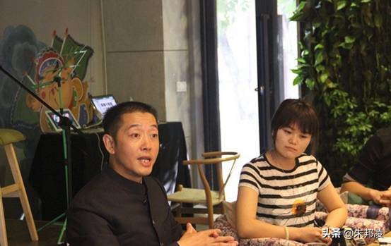 从小摊贩到西南水果大王！一根扁担闯天下，年入18亿