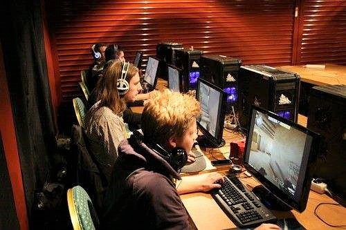 拿下全球50%的市场，这家瑞士公司靠卖鼠标，每年赚走百亿收入