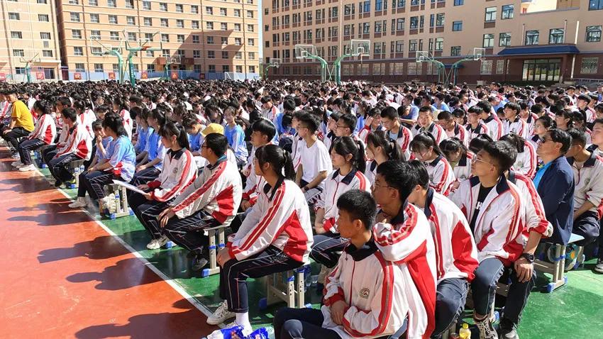 榆中县恩玲中学2020年毕业合影,榆中县恩玲中学毕业照