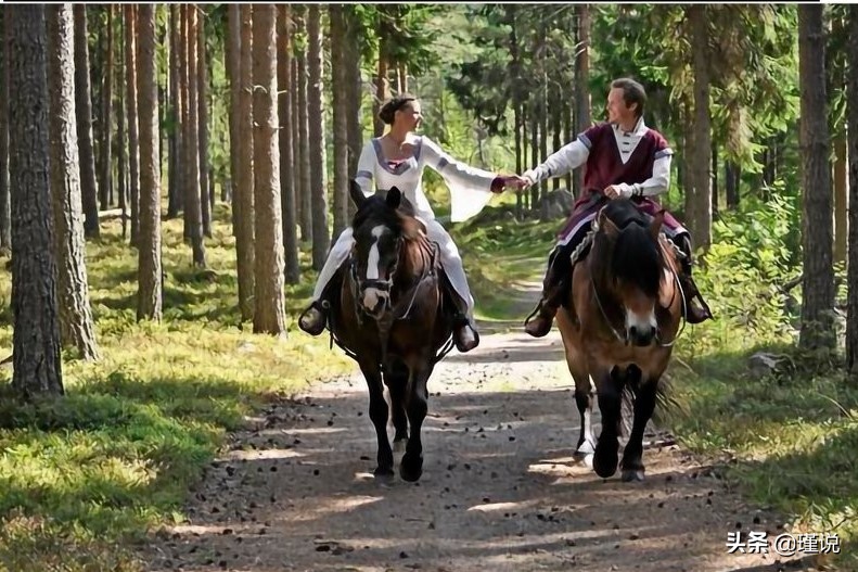 亚瑟向往的生活,亚瑟乔治和伊丽莎白
