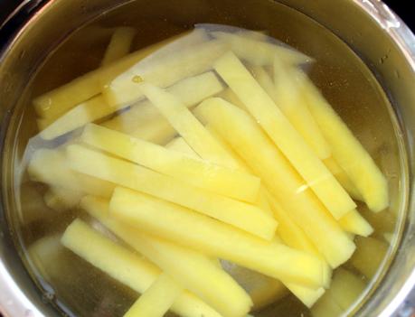 炸薯条又酥脆又好吃又简单的方法,炸薯条只需三技巧薯条酥脆可口