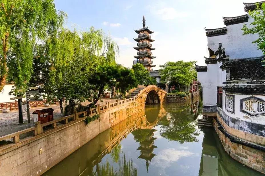 繁华喧闹的老街,繁华古镇老街