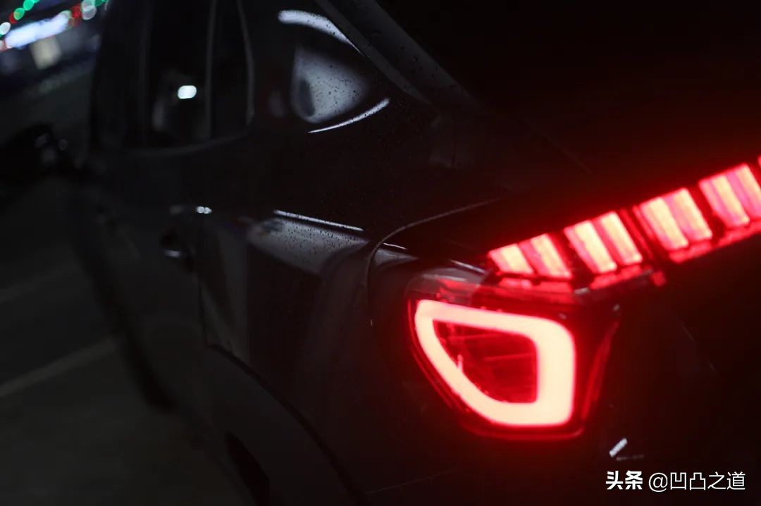 你去长沙文和友打卡，尼依格罗看云，我却在地库欣赏对立美学