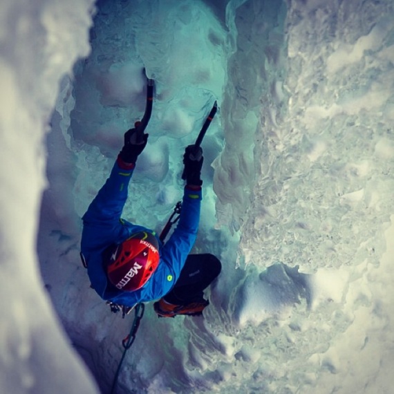 加拿大鹅羽绒服黑标好还是红标好,加拿大鹅羽绒服在加拿大卖多少钱