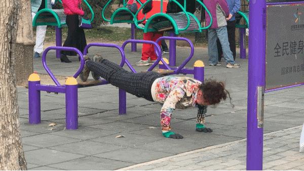 抖音老人徒手健身,抖音健身三大项入门标准