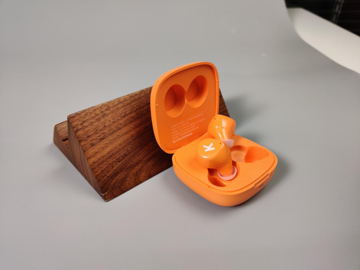 颜控听歌装备怎么选？看过酷狗彩虹糖耳机就懂了