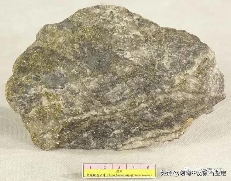 月球陨石与地球矿石的区别,月球陨石和矿石有什么区别