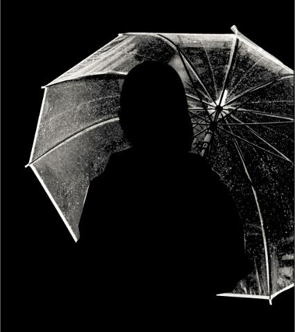 ps图片和背景颜色接近的抠图教程,ps复杂背景人物发丝抠图方法