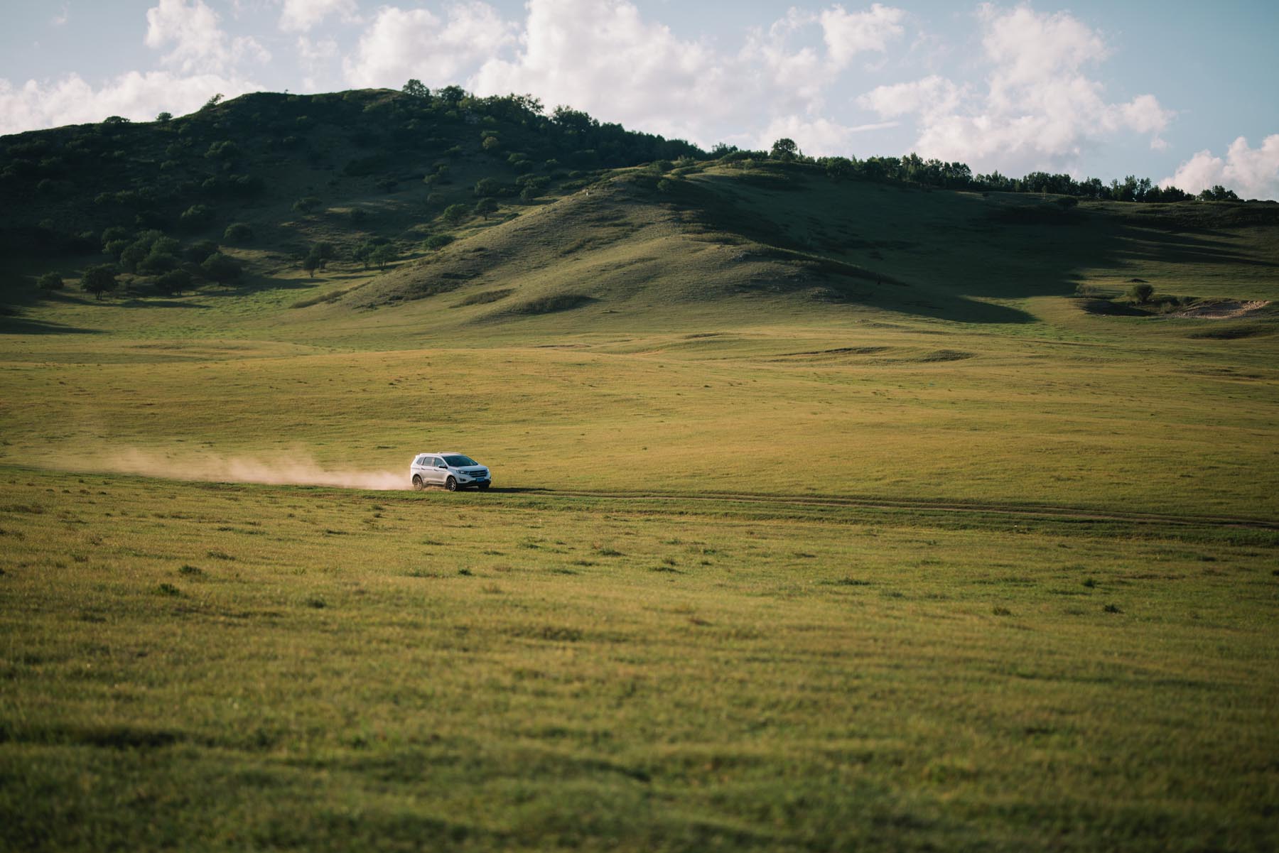 拥有这21件高颜值户外装备，让我们的草原野餐会像家里般优雅