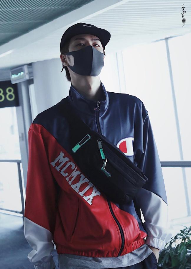 王一博同款包耐克黑色,王一博黑色耐克包细节