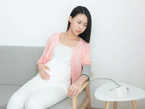 孕期肚痛五花八门，哪种可以略过，哪种却会伤害胎宝？