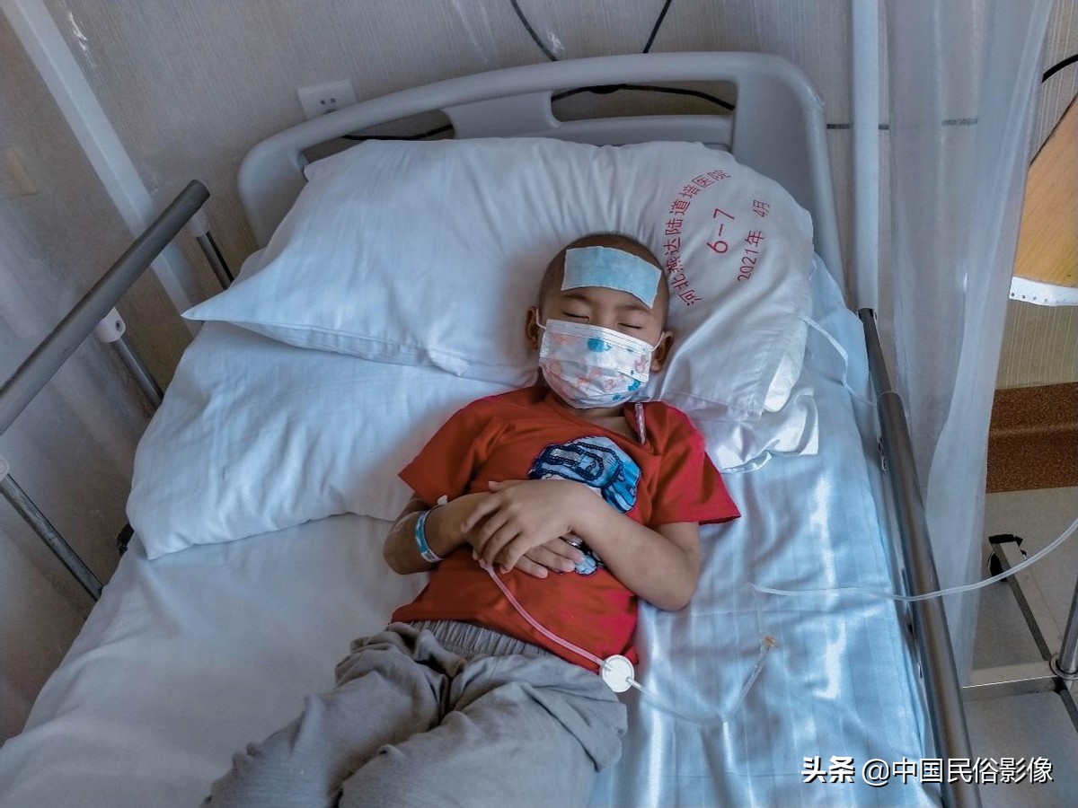 古稀之年爷爷身患肠炎却不治疗，只为孙子能够早日回家