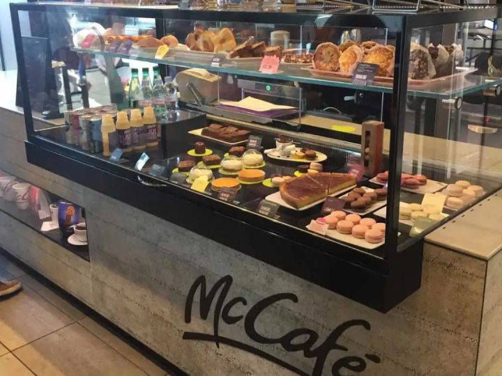 沙拉、法棍、马卡龙？探秘法国麦当劳菜单