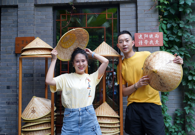 萌娃温泉玩水,灞业3000米温泉带娃攻略