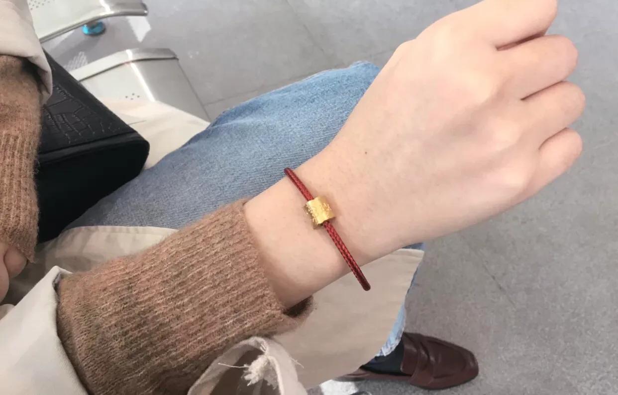 周生生与周大福黄金颜色不一样,周生生最好看的一款黄金手镯